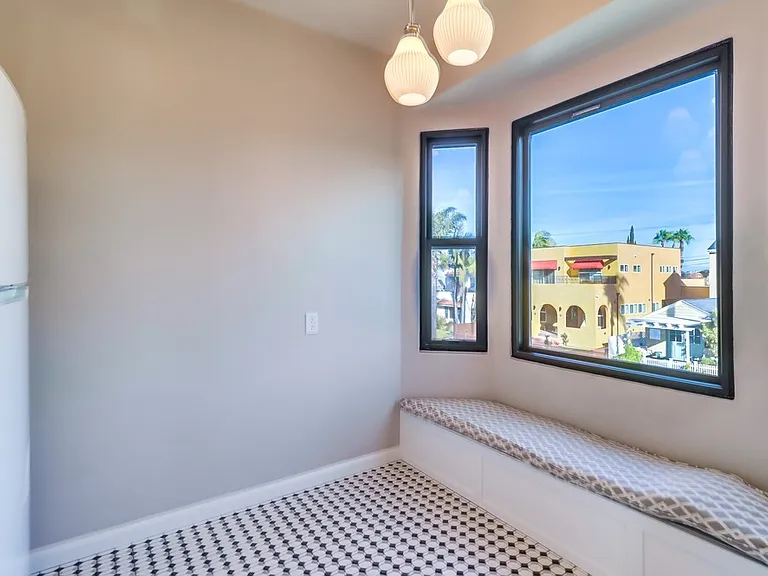 4706 Vista St — Photo 11