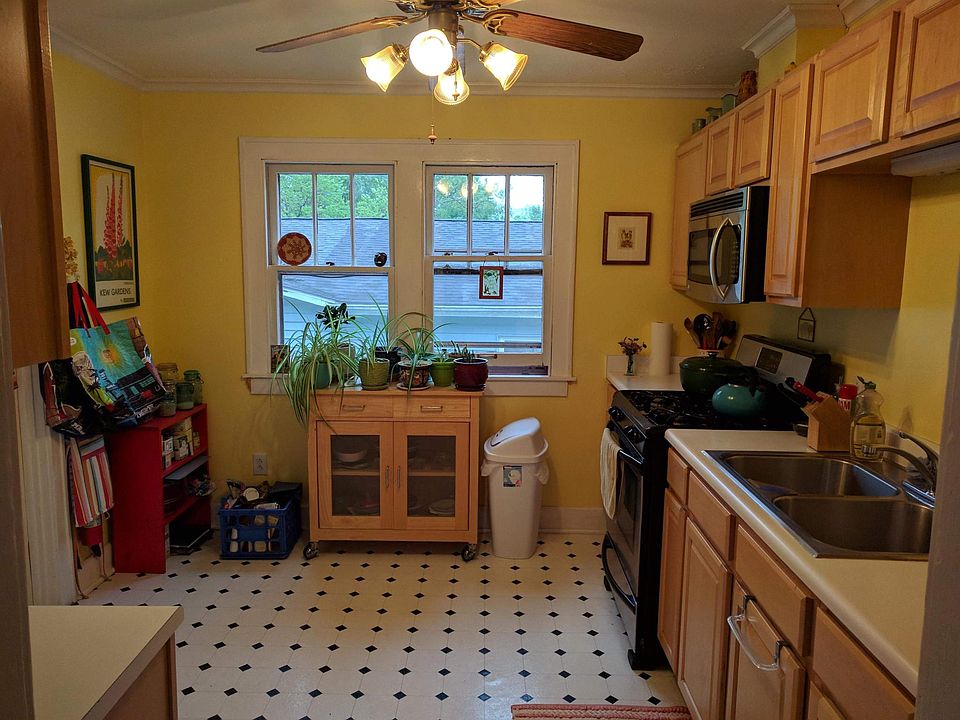 1st image of 709 W Wylie St