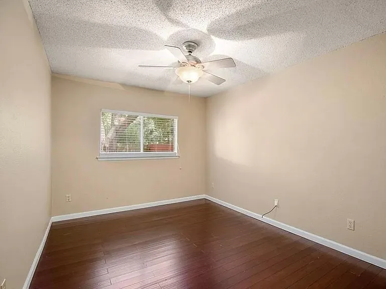 2704 Crownspoint Dr — Photo 8