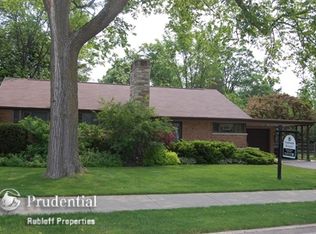 545 Kingston Ter, Deerfield, IL 60015