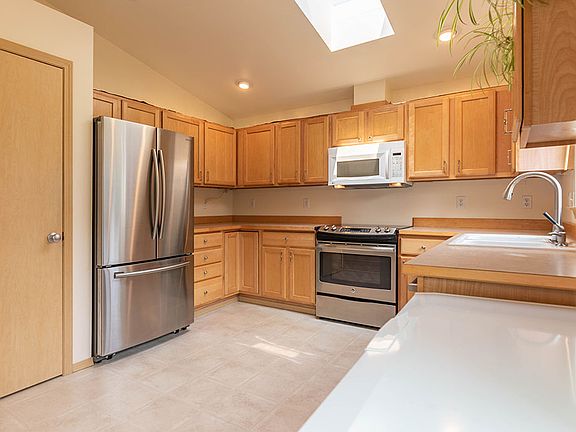 4th image of 6025 80th Ave NE