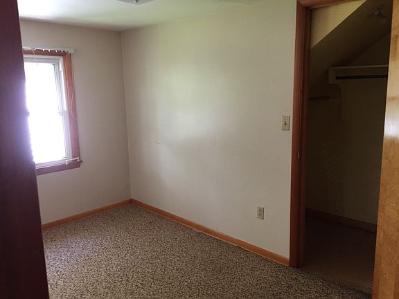 5th image of 81 Waterford St