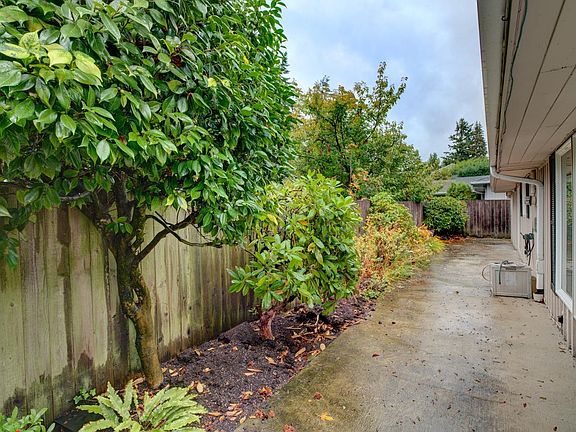 4th image of 1815 100th Ave NE