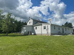 221 Country Ln, Linn, MO 65051