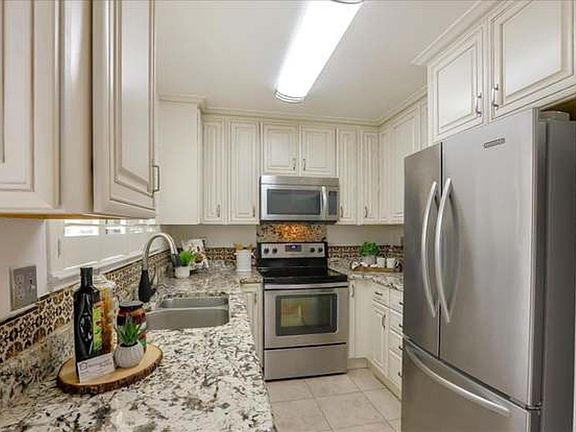 2nd image of 5015 Grey Feather Cir