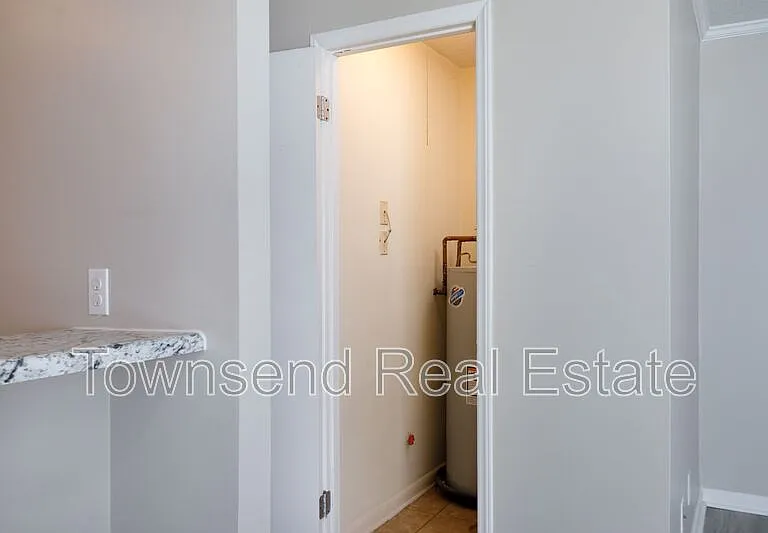 5849A Century Oaks Dr — Photo 9