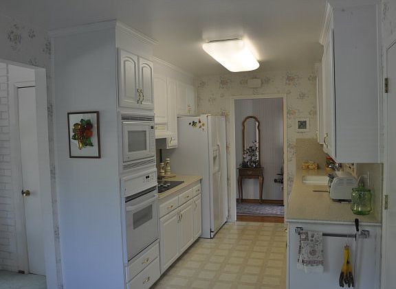 2nd image of 4867 Pebble Glen Dr