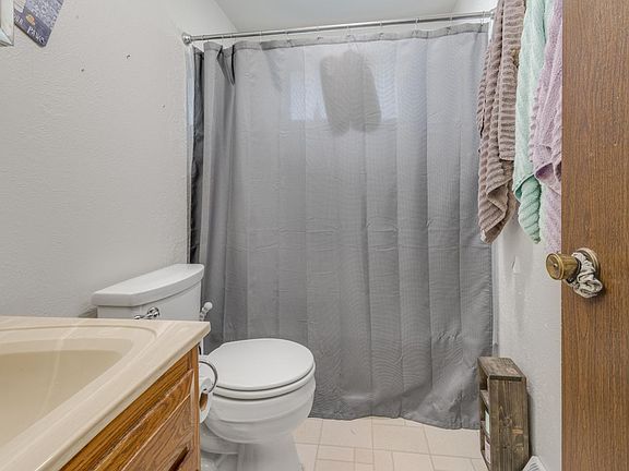 5th image of 425 N Saint Bernard Dr