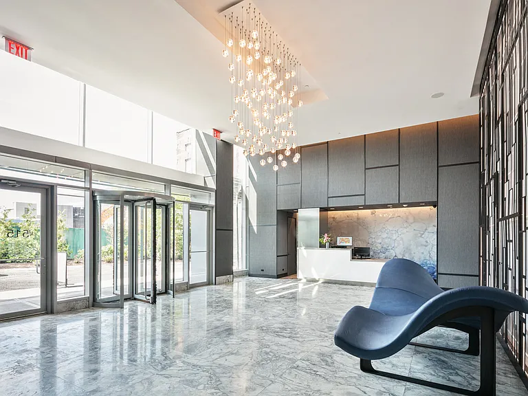 515 W 36th St #33F — Photo 9