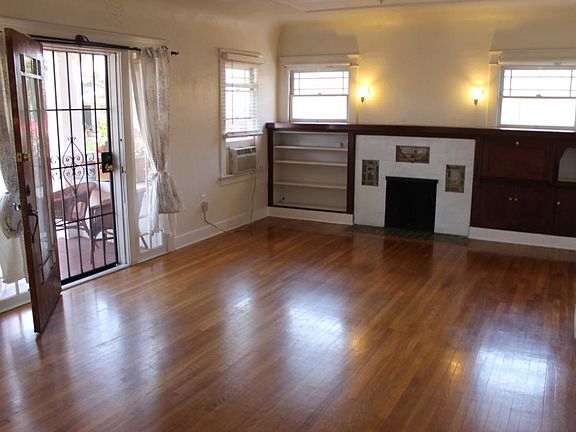 unfurnished living room