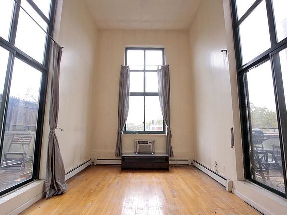 5th image of 172 Scholes St APT 4A