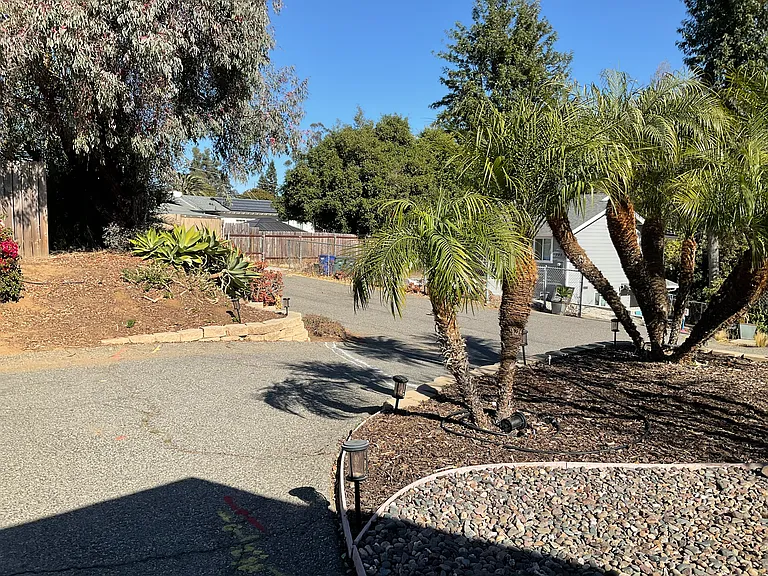 723 Sutton Hill Pl — Photo 3
