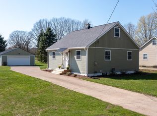656 W Park Dr, Lake City, PA