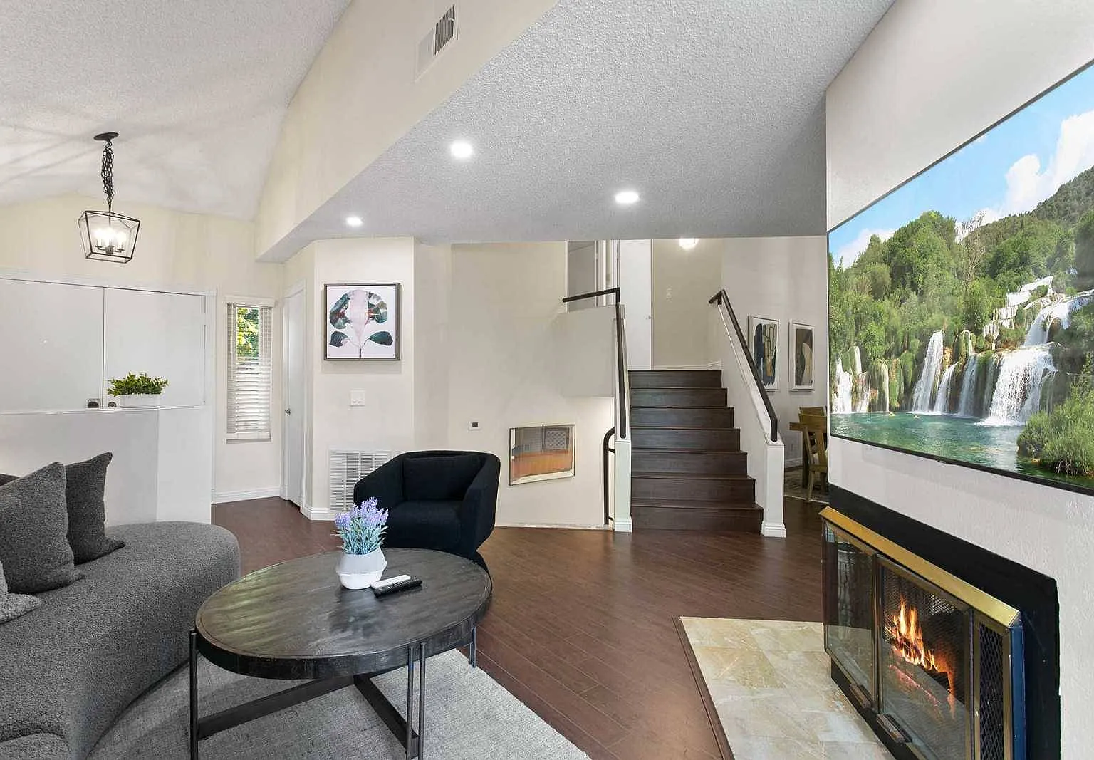 4 bed, 2010 sqft, $6,600 — Photo 2