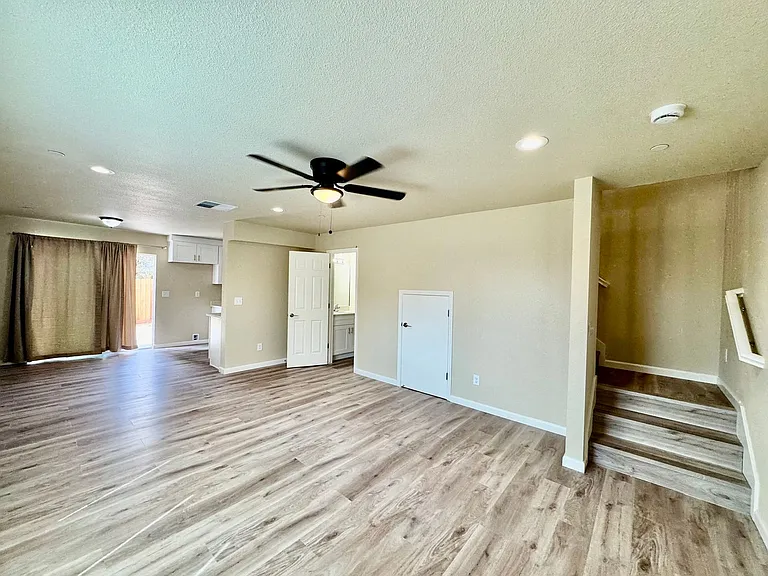 677 Illinois Ave #1 — Photo 4