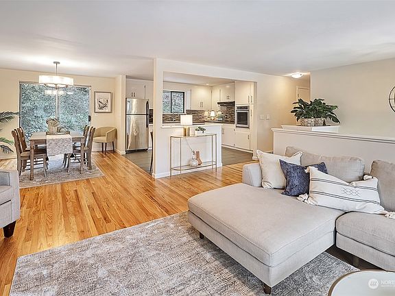 Imagine yourself hosting gatherings in this open concept living/dining/kitchen!>