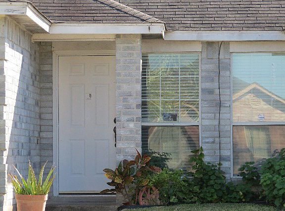 3rd image of 2053 Carranza St