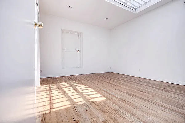 Rented by Urbane Brokerage | media 54