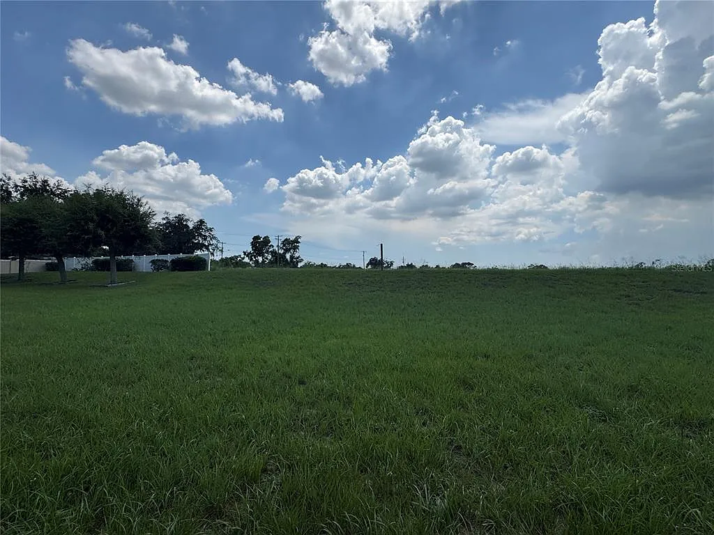 3 bed, 2.0 bath, 1757 sqft, $2,315 — Photo 4
