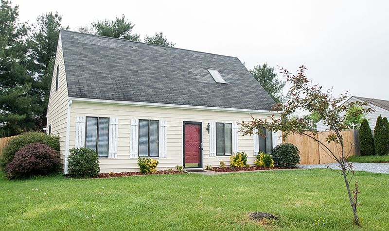 1st image of 100 Sandbridge Ct