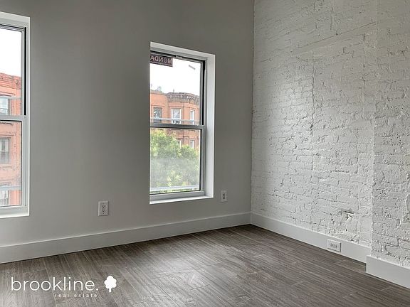 2nd image of 482 Halsey St #3