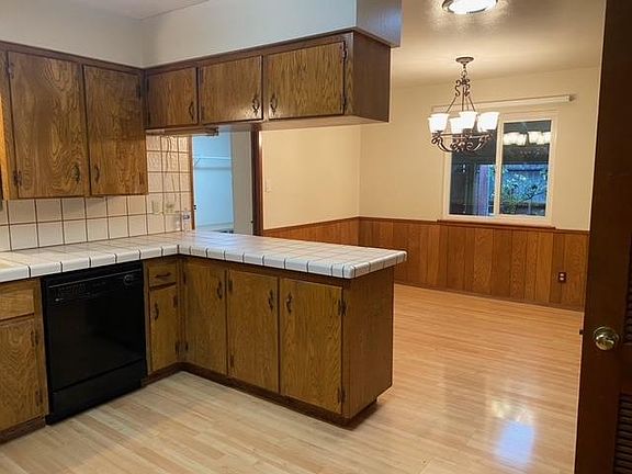 4th image of 7025 Woodknoll Way