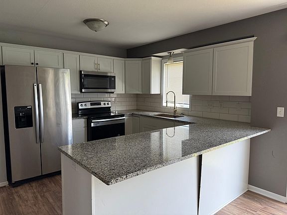 5th image of 211 Fischer St NW