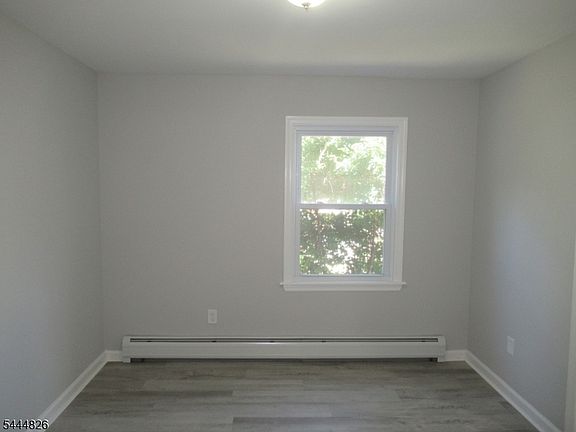 3rd image of 44 Grant St APT A