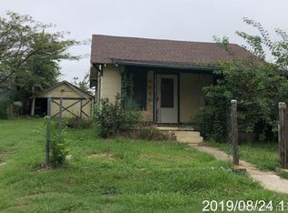 1206 E Walnut St, Cushing, OK 74023