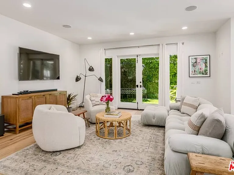 729 N Ogden Dr — Photo 11