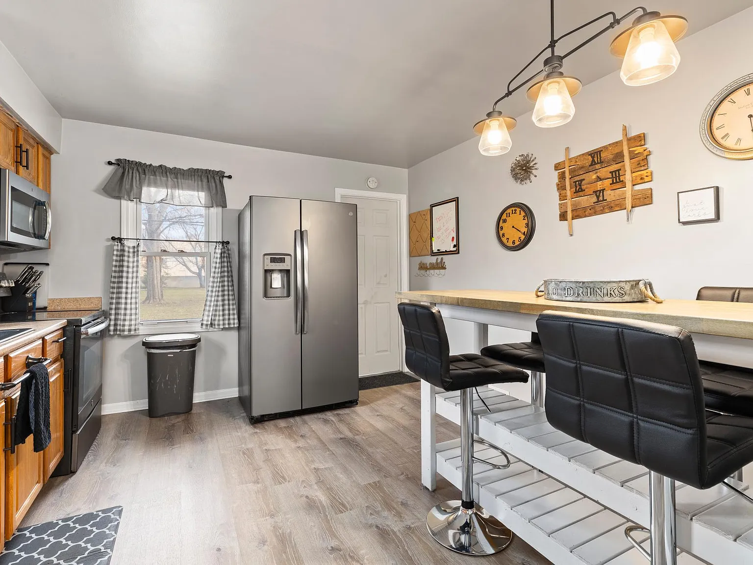 2 bed, 850 sqft, $5,200 — Photo 2