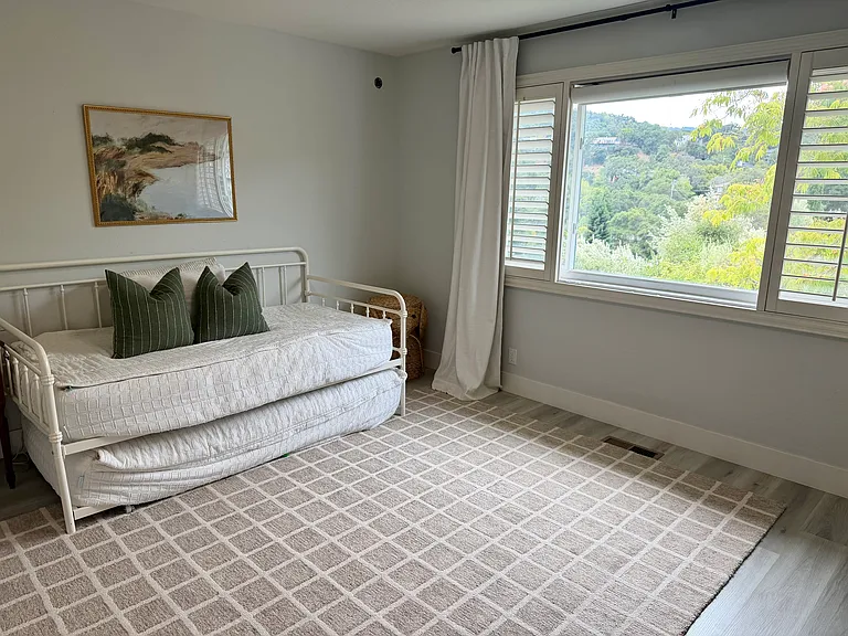 375 Summit Dr — Photo 9