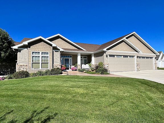 4th image of 561 Willow Bend Cir