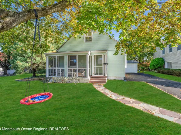 7 Johnston Street, Oakhurst, NJ 07755