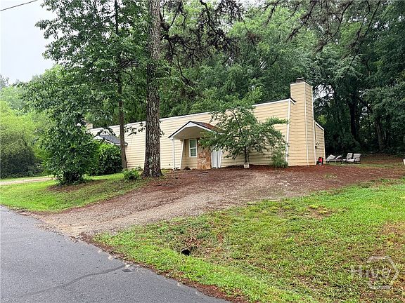2nd image of 121/125 Live Oak Drive