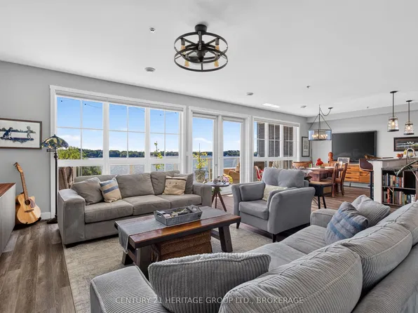 130 Water St #409, Gananoque, ON K7G 2A4