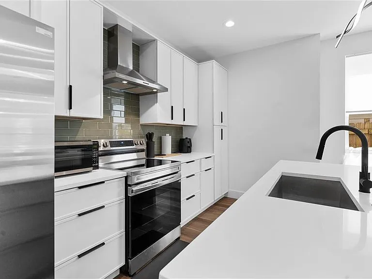 598 Formwalt St SW #B — Photo 14