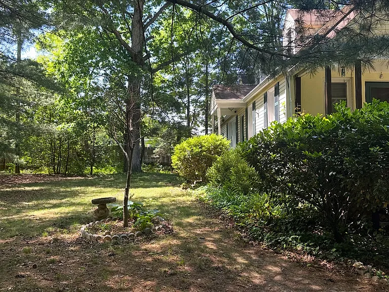 3820 Russell Rd — Photo 1
