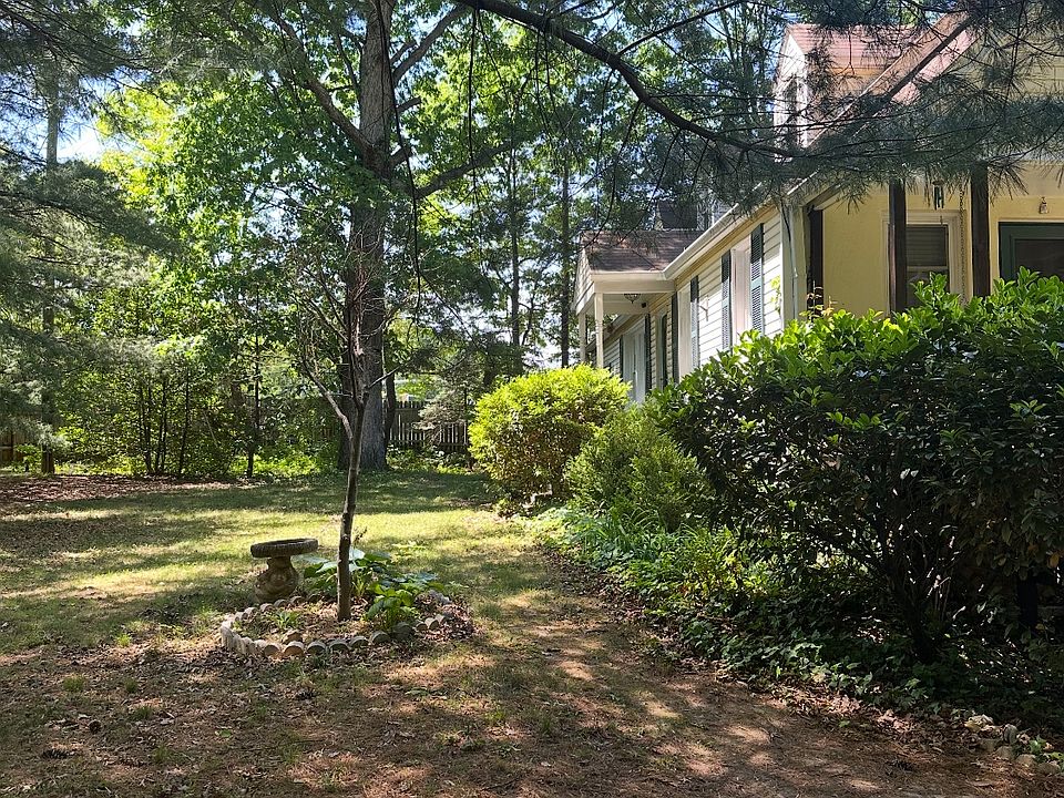 1st image of 3820 Russell Rd
