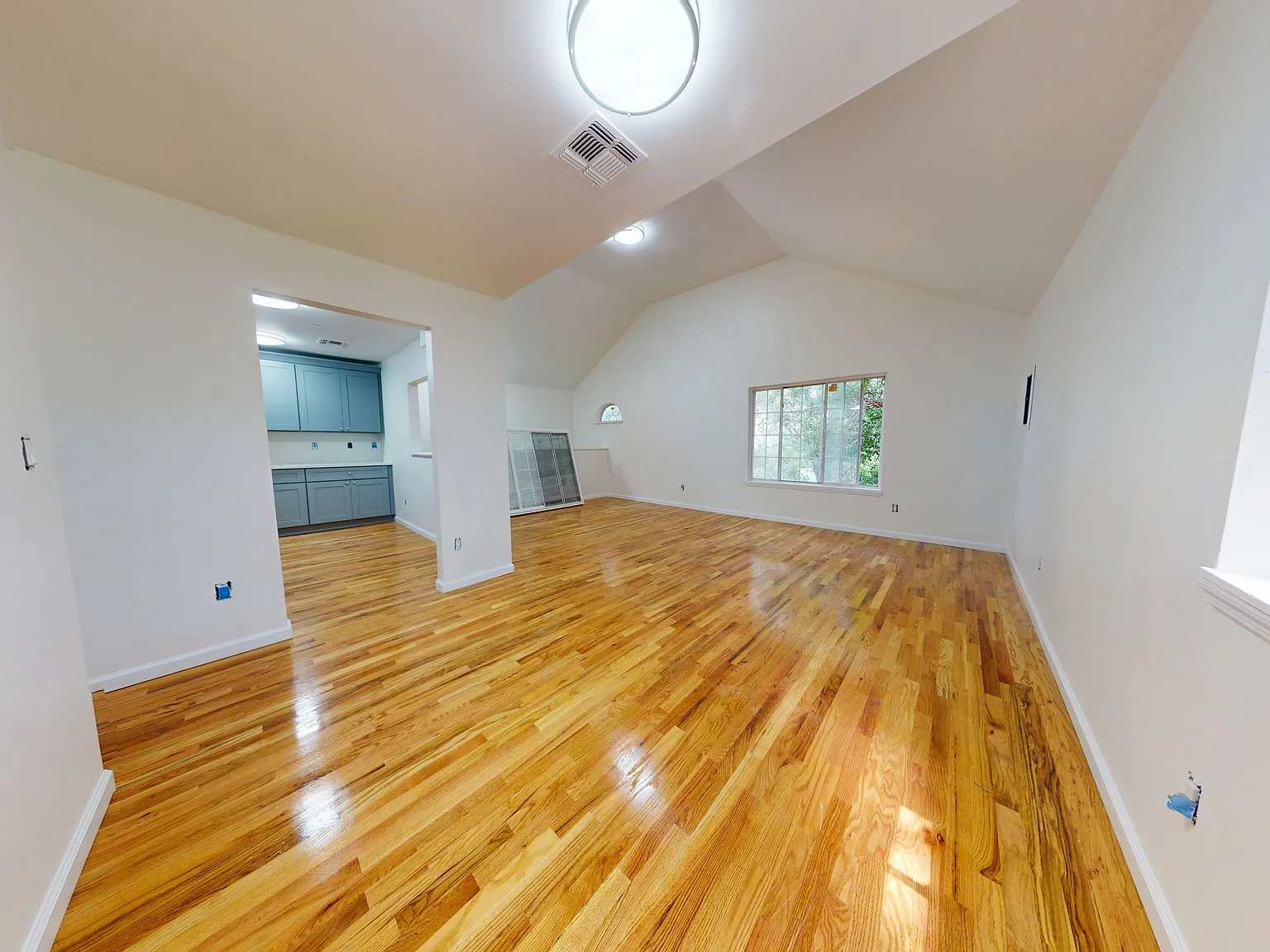 3 bed, 1126 sqft, $3,650 — Photo 4