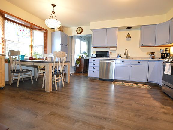 3rd image of 1609 W Halma Ln