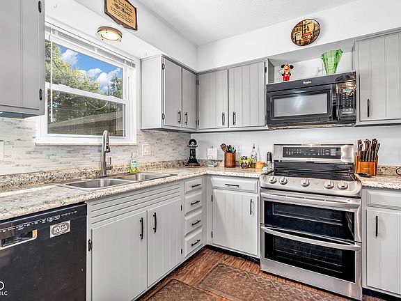 4th image of 29 Robinwood Dr