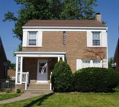 2nd image of 1538 Calumet Ave