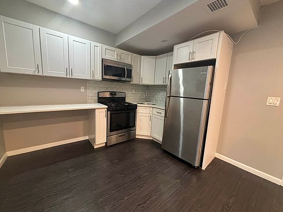 3rd image of 830 Magenta St APT 1B