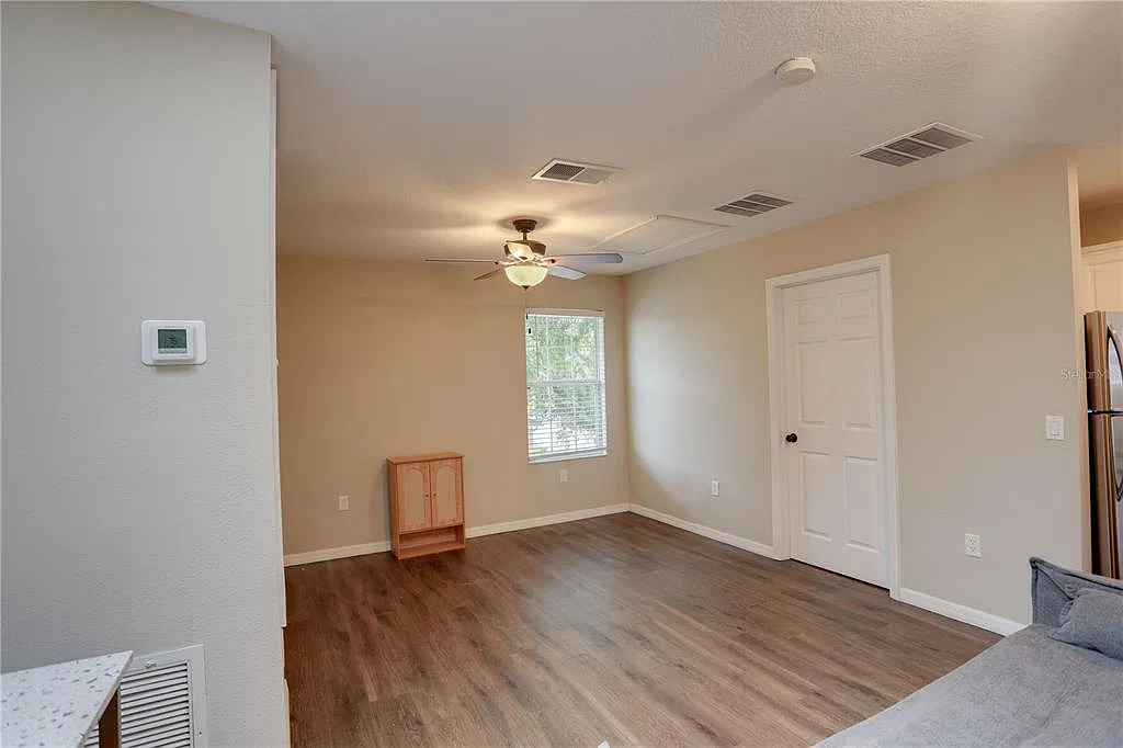 1 bed, 1.0 bath, 450 sqft, $1,350 — Photo 2