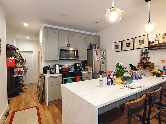 4th image of 335 Marion St APT 1