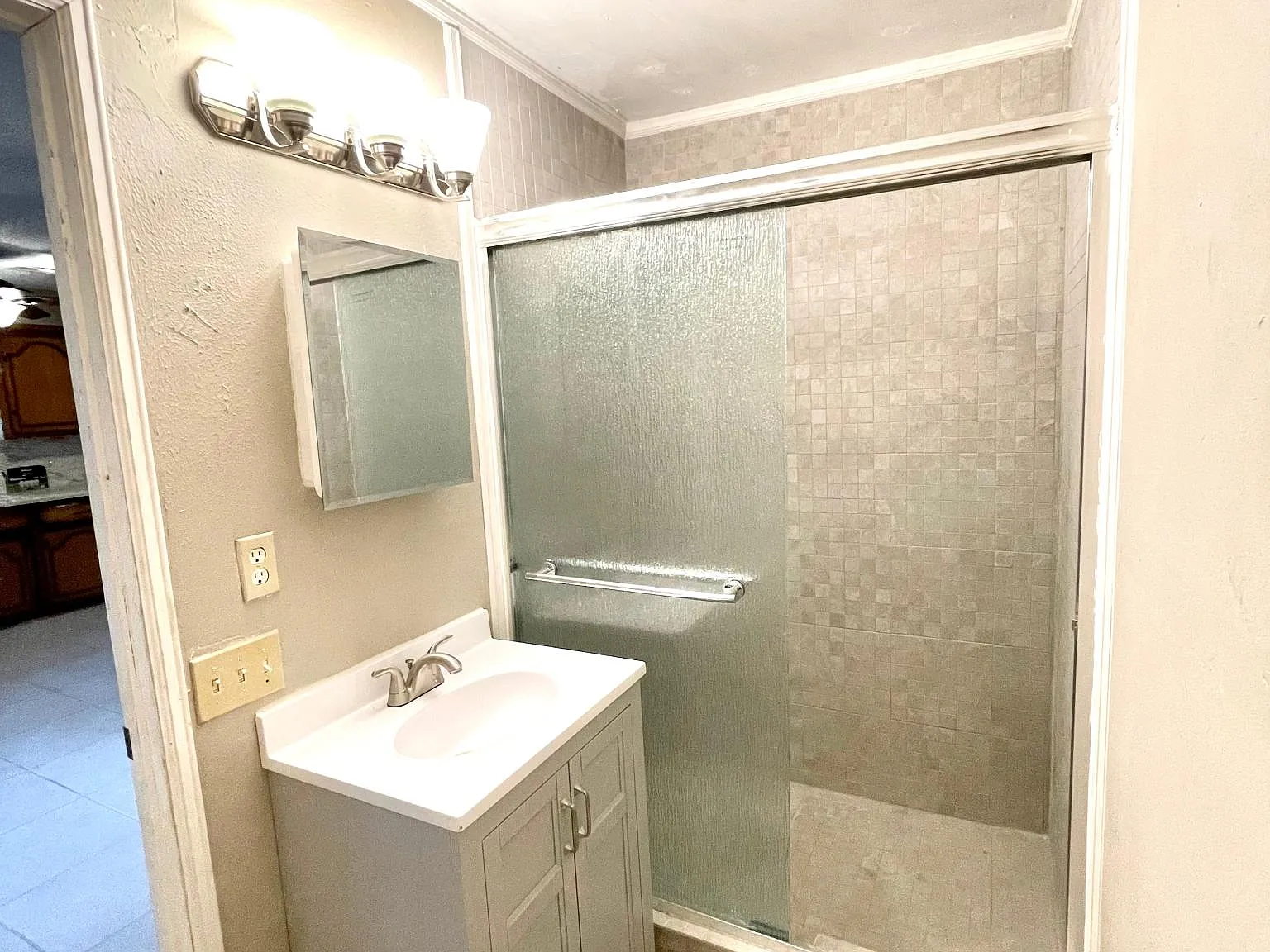 713 Century Dr — Photo 3