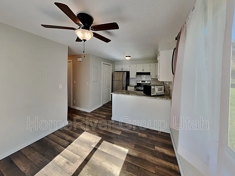 3 bed, 2.0 bath, 1580 sqft, $1,800 — Photo 4