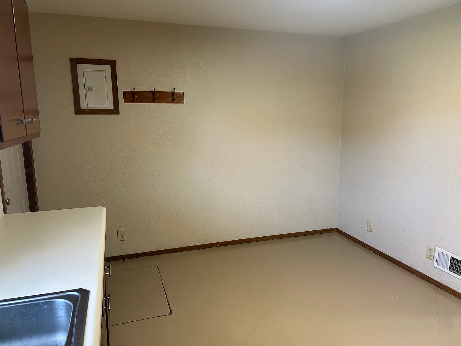2 bed, 1.5 bath, $800 — Photo 4
