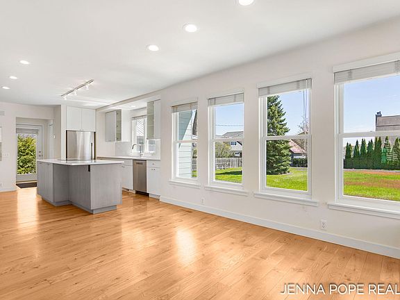 5th image of 17554 Grand River Ave